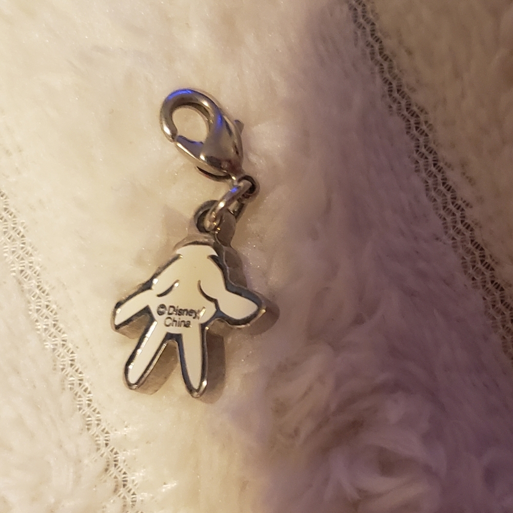 2/$39 Disney Genuine Mickey Mouse Iconic White glove charm Deadstock - Picture 3 of 6